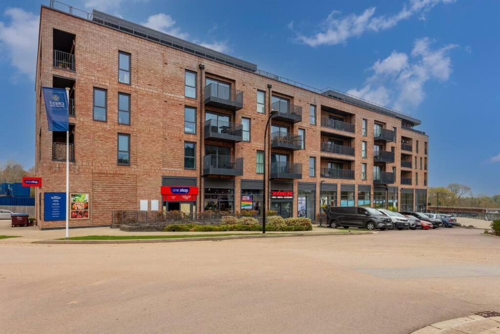 Beautiful Canal Side Apartment - City Centre - Balcony, Secure Parking, Self Check-In, Fast Wifi And Smart Tv With Sky Tv And Netflix By Yoko Property Milton Keynes Exterior photo