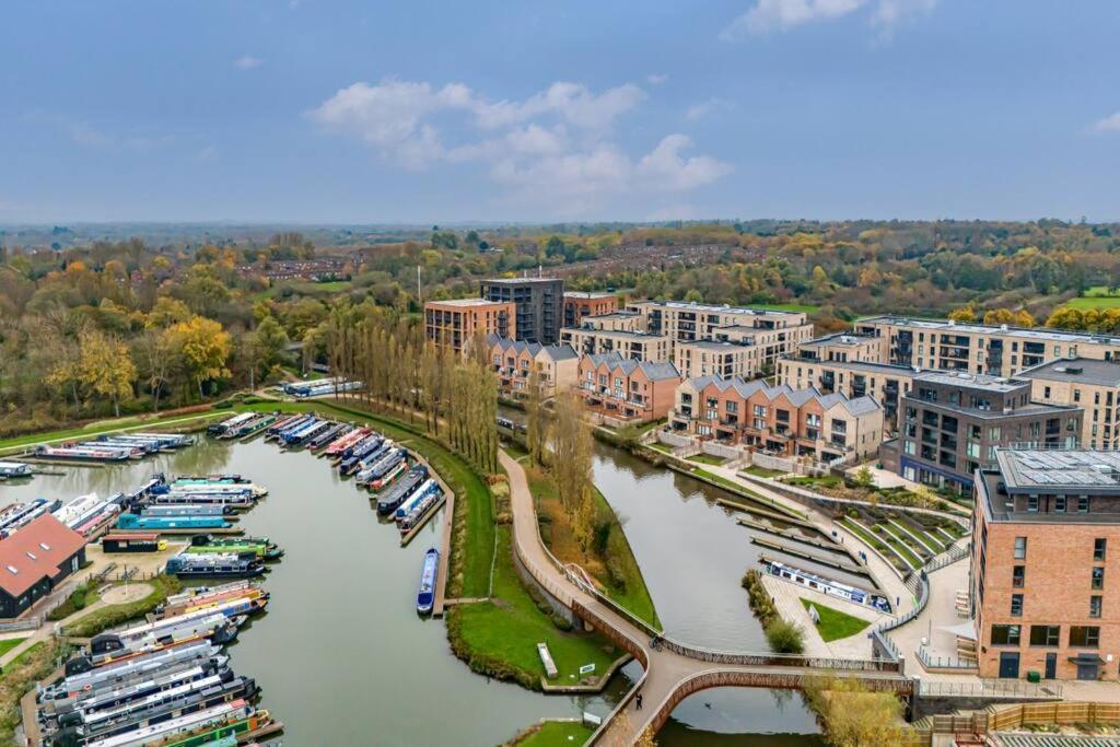 Beautiful Canal Side Apartment - City Centre - Balcony, Secure Parking, Self Check-In, Fast Wifi And Smart Tv With Sky Tv And Netflix By Yoko Property Milton Keynes Exterior photo