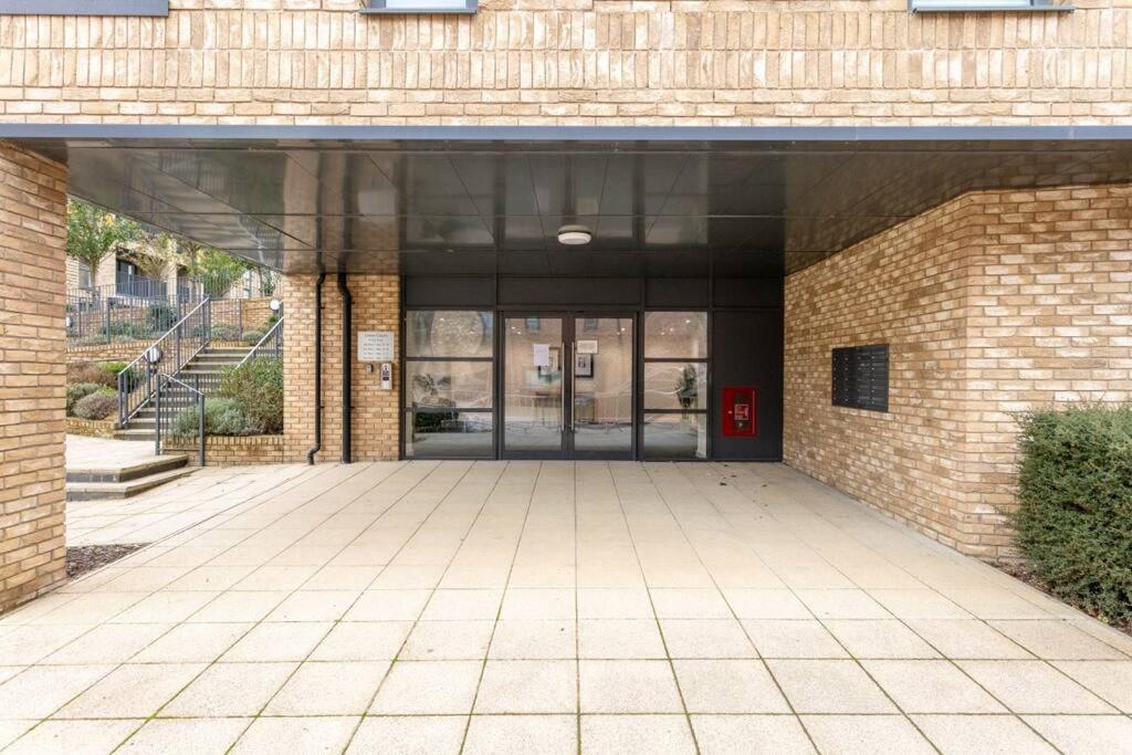 Beautiful Canal Side Apartment - City Centre - Balcony, Secure Parking, Self Check-In, Fast Wifi And Smart Tv With Sky Tv And Netflix By Yoko Property Milton Keynes Exterior photo