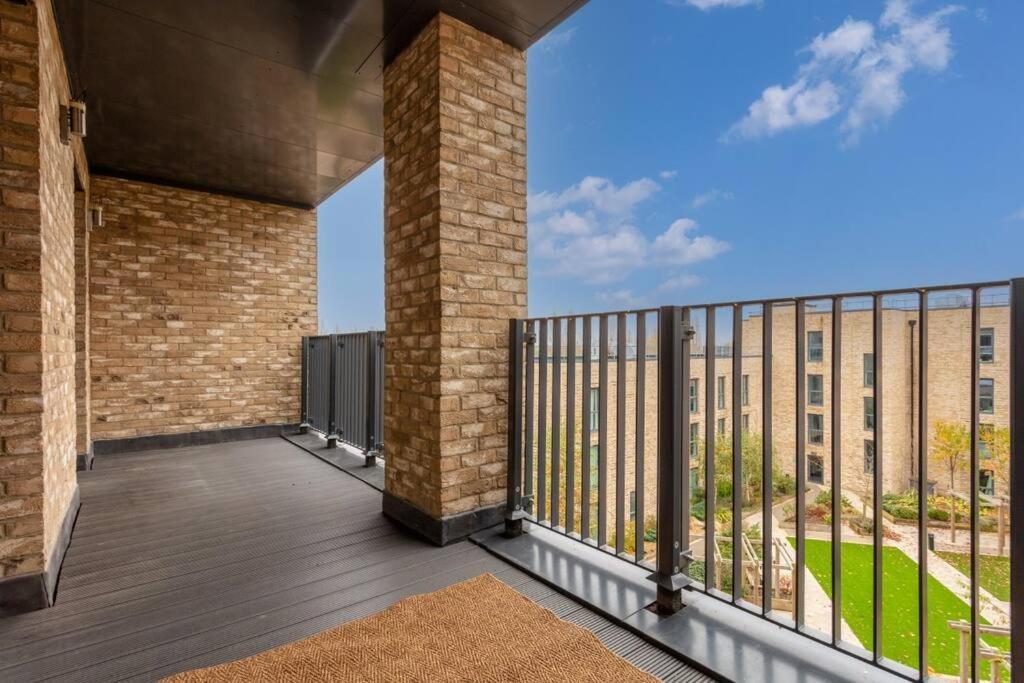 Beautiful Canal Side Apartment - City Centre - Balcony, Secure Parking, Self Check-In, Fast Wifi And Smart Tv With Sky Tv And Netflix By Yoko Property Milton Keynes Exterior photo