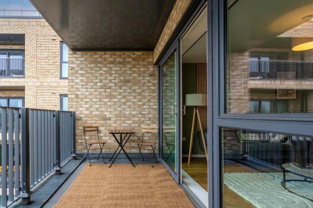 Beautiful Canal Side Apartment - City Centre - Balcony, Secure Parking, Self Check-In, Fast Wifi And Smart Tv With Sky Tv And Netflix By Yoko Property Milton Keynes Exterior photo