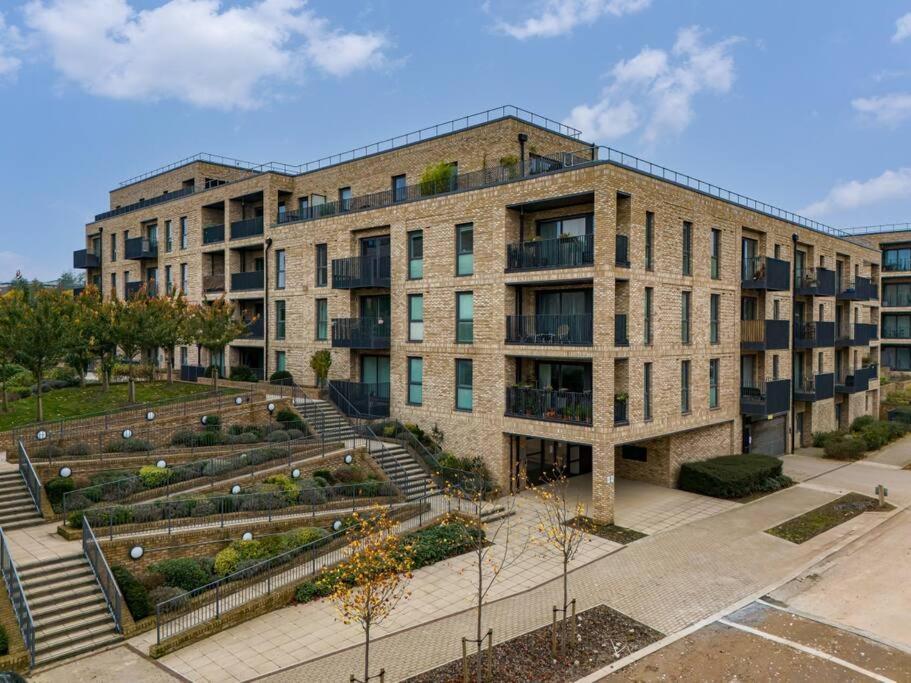 Beautiful Canal Side Apartment - City Centre - Balcony, Secure Parking, Self Check-In, Fast Wifi And Smart Tv With Sky Tv And Netflix By Yoko Property Milton Keynes Exterior photo