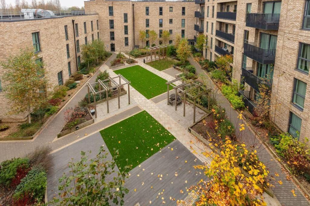 Beautiful Canal Side Apartment - City Centre - Balcony, Secure Parking, Self Check-In, Fast Wifi And Smart Tv With Sky Tv And Netflix By Yoko Property Milton Keynes Exterior photo